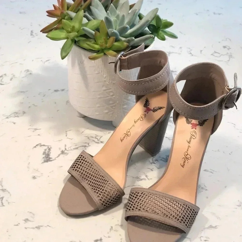 Penny lover Kenny heels  women size 8m
